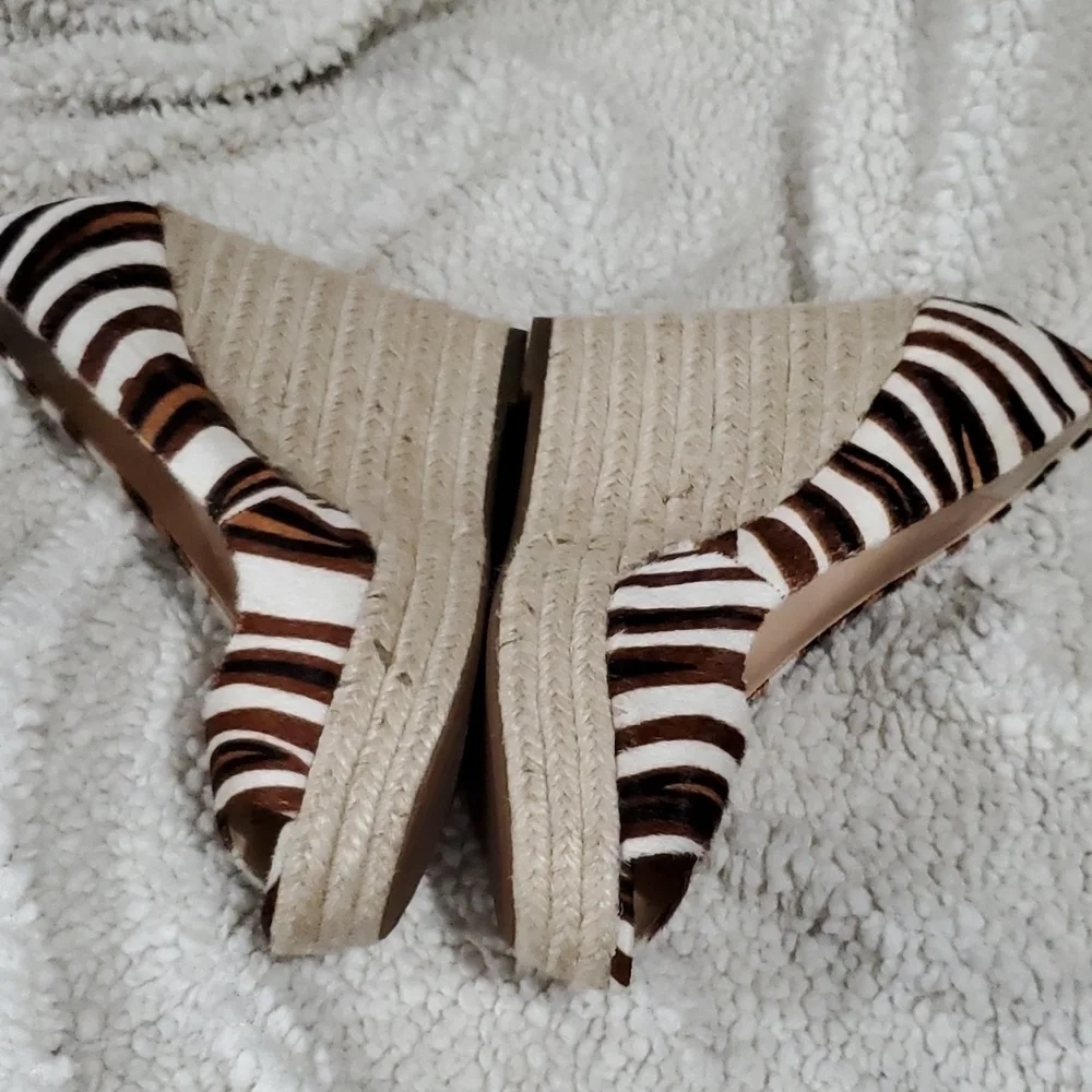 Vince camuto wedge platform espadrille zebra cow hair peep toe shoes
